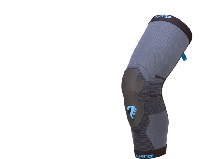 Ochraniacze rowerowe 7IDP Project Lite Knee Pad S, czarno-niebieskie